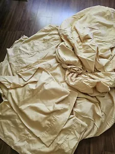 Set completo lenzuola federe copricuscini Corte di Versailles matrimoniale giallo oro - Foto 1 di 12