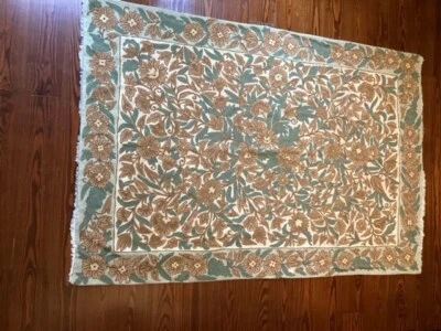 Hermosa alfombra de punto de cadena floral 46 x 70 pulgadas en verde menta, beige y cacao  Foto 1 de 4