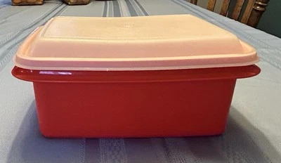 Vintage Orange Tupperware Lunch Container with Lid Foto 1 de 4