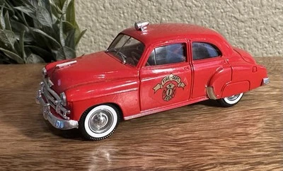 Solido GMC Chevrolet 1950 No. 4508 Styleline Sedan Fire Dept. 1/43 France - Image 1 of 4