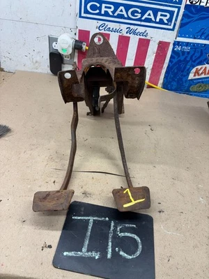 68 1969 1970 K10 C10 CHEVROLET GMC BLAZER BRAKE CLUTCH PEDAL ASSEMBLY MANUAL TRA - Image 1 of 4