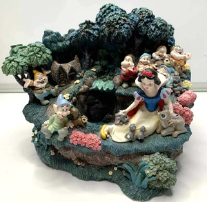 DISNEYS SCHNEEWITTCHEN & DIE SIEBEN ZWERGE WASSERBRUNNEN / WASSERFALL - Bild 1 von 7