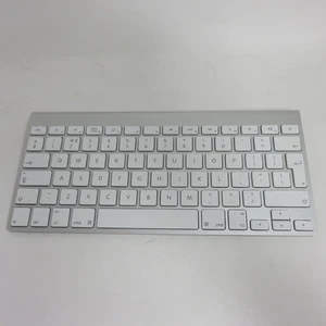 Apple Magic Wireless Keyboard Model A1314 Silver UK QWERTY MC184B/A Preloved - Picture 1 of 17
