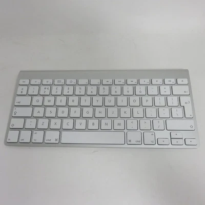 Apple Magic Wireless Keyboard Model A1314 Silver UK QWERTY MC184B/A Preloved - Image 1 of 4