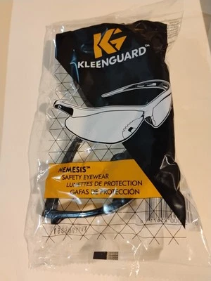 Gafas de seguridad Kleenguard con correa, V30 Nemesis, lente antiarañazos verde oscuro Foto 1 de 3