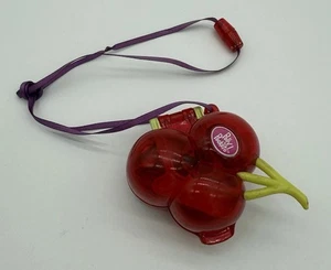 Polly Pocket Playset Medaglione Ciliegia Sorpresa Frutta Mattel Vintage 2000 Senza Figurina - Foto 1 di 4