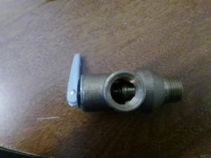 WATTS POPPET PRESSURE RELIEF VALVE WITH TEST LEVER 30 PSI 1/2 IN MALE NPT INLET - Picture 1 of 2