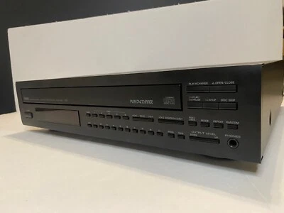 Yamaha CDC-735 Natural Sound Compact Disc Player. 5 Disc changer - Image 1 of 4