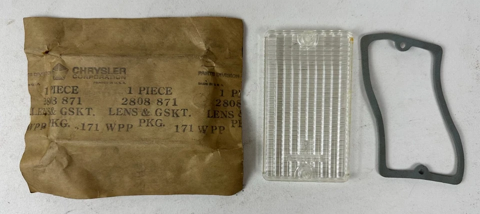 Lente traseira Mopar 1967 Chrysler Newport New Yorker NOS PN #2808871 - Imagem 1 de 1