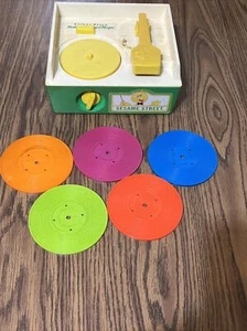 Vintage 1984 Fisher Price Sesame Street Music Box Record Player 5 Records Works! - Picture 1 of 8