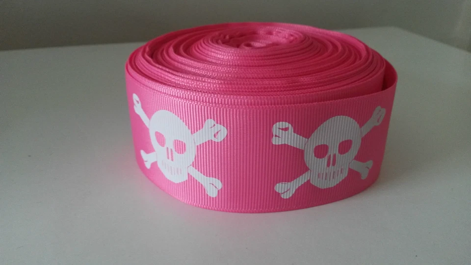 1 metre - 38mm (1.5") wide  HOT PINK/WHITE  SKULL GROSGRAIN RIBBON HALLOWEEN  - Image 1 of 1