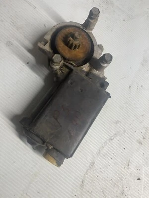 Buick Riviera 1969 ventana lateral trasera lateral del pasajero, motor regulador Foto 1 de 3