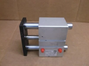 Cilindro propulsor neumático de carrera corta P5T-J063DHSE05 Parker P5TJ063DHSE05 - Imagen 1 de 4