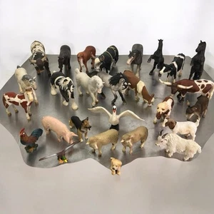 27 animali da cortile Schleich cavalli, tori, mucche e fienile. Più altri 8 non marcati - Foto 1 di 16