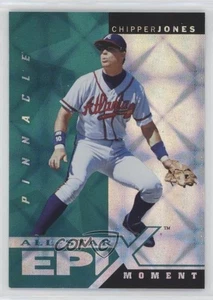 1998 Pinnacle Plus All-Star Epix Moment Emerald Chipper Jones #E15 HOF - Foto 1 di 3