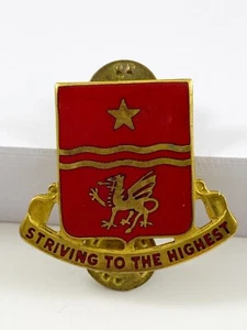 Vintage 30th Field Artillery Regiment Unit Crest (Striving to the Highest Pin - Picture 1 of 2