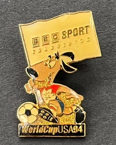 BBC SPORT TELEVISION WORLD CUP USA 94 Pin Badge TV Broadcaster Staff Badge - Picture 1 of 2