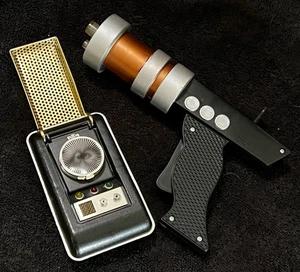 PHASER (PIKE) & METAL COMMUNICATOR • STAR TREK THE ORIGINAL SERIES • PLAYMATES - Picture 1 of 5