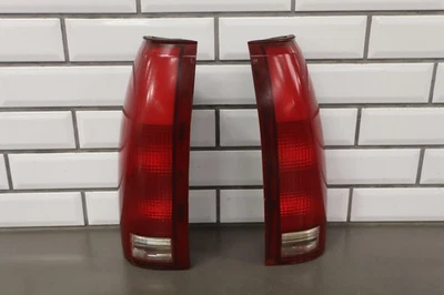 Par de luces traseras Chevy Suburban 2500 1992-1999 *Reacondicionado* Foto 1 de 4