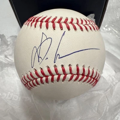 Yoshinobu Yamamoto Firmado OMLB Autógrafo Fanáticos Dodgers Béisbol 1 Foto 1 de 2