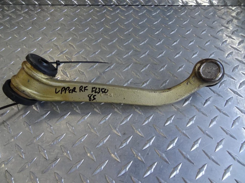 I121 1985 HONDA FL350R ODYSSEY UPPER RIGHT FRONT TRAILING J ARM  - Imagem 1 de 1