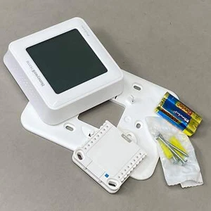 HONEYWELL T6 Pro Programmable Smart Thermostat 4.09"x4.09"x1.06" White TH6220WF2 - Picture 1 of 12