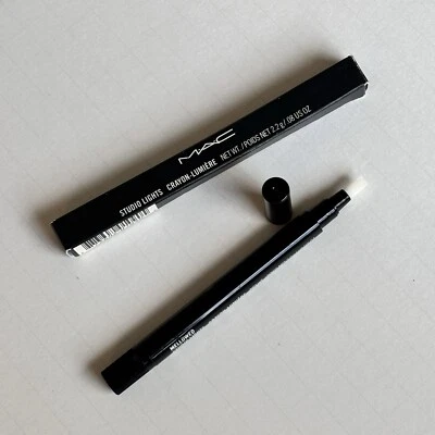 MAC MELLOWED STUDIO LIGHTS (HIGHLIGHTER/BRIGHTENER) - COLLECTIBLE! - Image 1 of 4