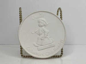 Vtg Goebel Collectors Club Member 1976 Plaque Disk Plate Hummel 4" NO Chips - Picture 1 of 9