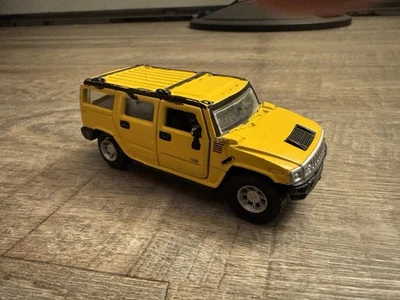 Coche de juguete modelo fundido a presión Maisto Hummer H2 de 5" amarillo 1:46 Foto 1 de 4