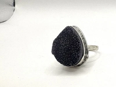 Anillo de moda de cuarzo druzy negro teñido de metal tono plata talla 9 Foto 1 de 4