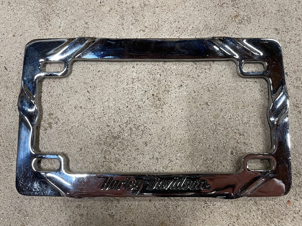 Marco de matrícula cromado Baron Harley Davidson de latón macizo Foto 1 de 4