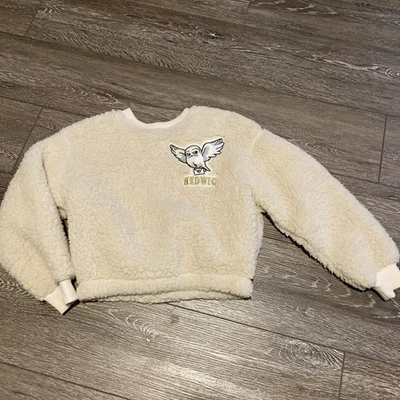 Moletom de lã Harry Potter X H&M Hedwig pull over meninas tamanho 8/10 creme - Imagem 1 de 4
