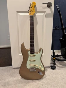 Fender Custom Shop Limited Edition Stratocaster NAMM 2018 Aged Shoreline Gold - Picture 1 of 24