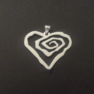 Marilyn Manson Herz Rose Charm Anhänger 2 Zoll groß hochglanzpoliert Edelstahl Schmuck - Bild 1 von 5