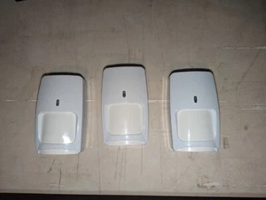 lot of 3 Honeywell DT7235 dual tech motion detectors - Picture 1 of 1