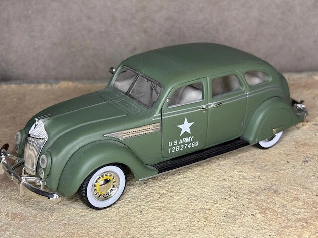 Signature Models, 1936 Chrysler Airflow, 1/32 - Image 1 of 4