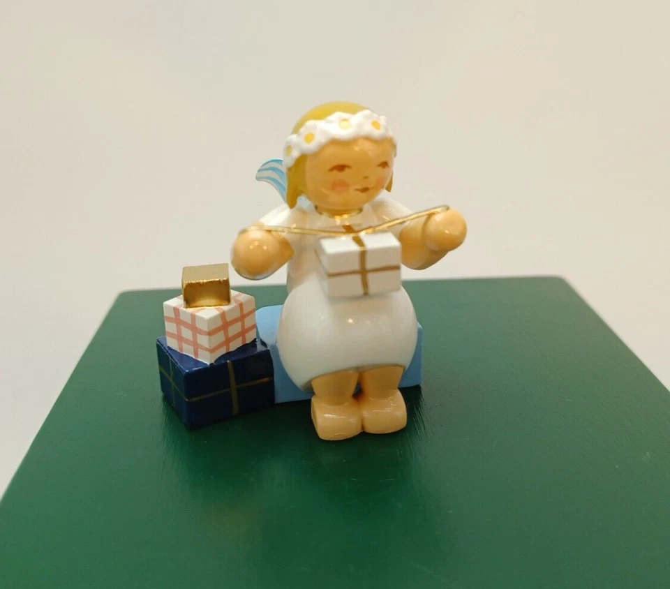 Margeritenengel sitzend mit Geschenken 634/70/9 - Wendt & Kühn "Rarität" NEU - Bild 1 von 1