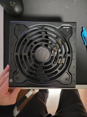 Fuente de alimentación totalmente modular EVGA Supernova G3 550W - 220-G3-0550-Y1 (leer descripción) Foto 1 de 4