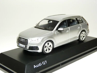 Spark 501.14.076.13 1/43 2016 Audi Q7 Quattro Diecast Model Car - Image 1 of 3