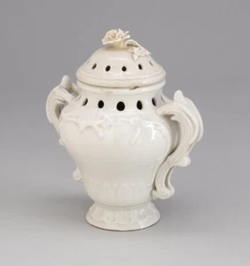 St. Cloud Soft Paste Porcelain Potpourri, Henri Trou Mark, 1722-1725, Very Rare - Picture 1 of 13