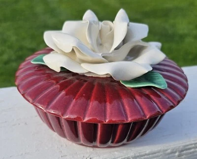  Tazón de baratija de cerámica rosa decoración borgoña blanco rosa 4" alto 6" redondo en muy buena condición Foto 1 de 4