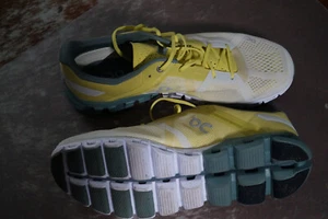 ON CLOUD CLOUDFLOW SNEAKER GR 43 LAUFSCHUHE Gelb Weiß - Bild 1 von 3