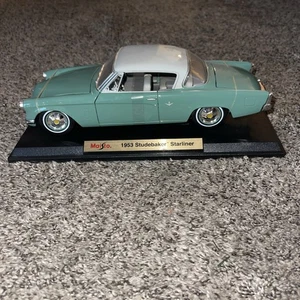 Maisto 1/18 Diecast 1953 Studebaker Starliner With Stand. Excellent Condition - Picture 1 of 8