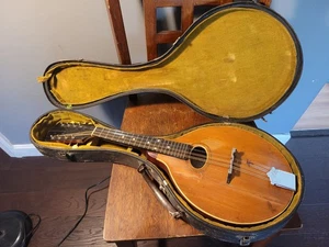 1911 Gibson A Mandolin - Picture 1 of 12