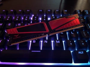 Team-Group DDR4 8GB Memory Stick PC4-24000 DIMM 288 Pins - Picture 1 of 2