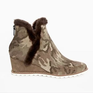 NWT Pelle Moda Erin Faux Fur Lined Suede Wedge Booties in Camo Sz. 6.5 MSRP:$150 - Picture 1 of 13