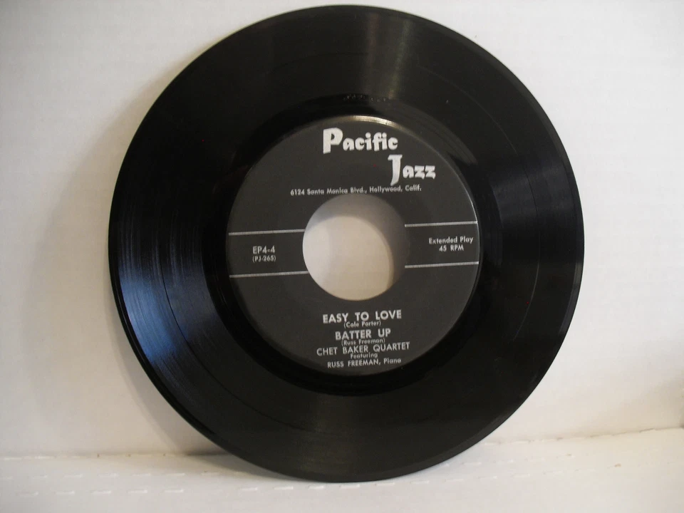 Chet Baker Quartet, Easy To Love/Batter Up/Isn't It, Pacific Jazz EP4-4, 1953 EP Foto 1 de 4