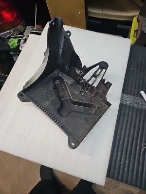 03-11 OE Ford Crown Victoria Bandeja de Batería Base Soporte Mercury Grand Marquis 4.6 Foto 1 de 4