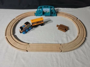 THOMAS TANK and FRIENDS WOOD ANIMAL PARK Thomas, Zoo Car, Track & track adaptor - Picture 1 of 10