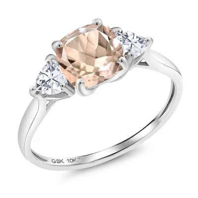 Anillo de compromiso de 3 piedras morganita melocotón y moissanita blanca de oro blanco de 10K para Foto 1 de 4
